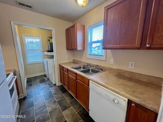 Foto del edificio - 204 Meadowlark Ln