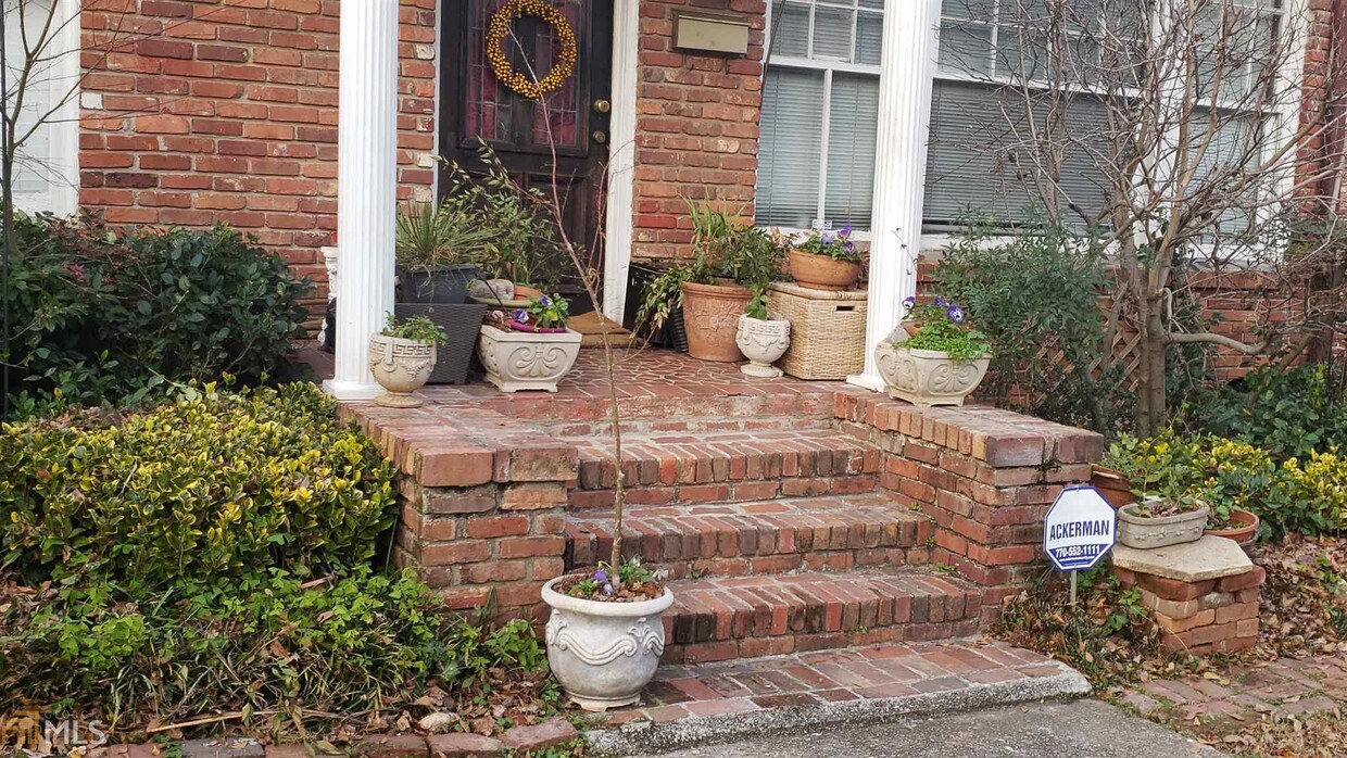 Foto principal - 1146 St Louis Pl NE