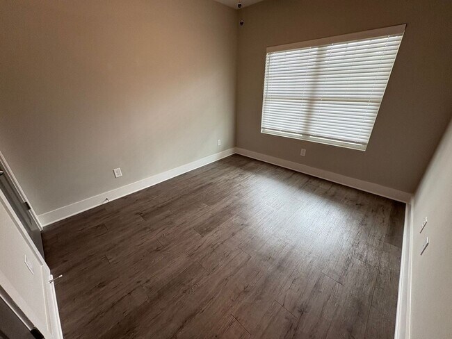 Foto del edificio - NEW CONSTRUCTION! NOW LEASING FOR AUGUST 2026!