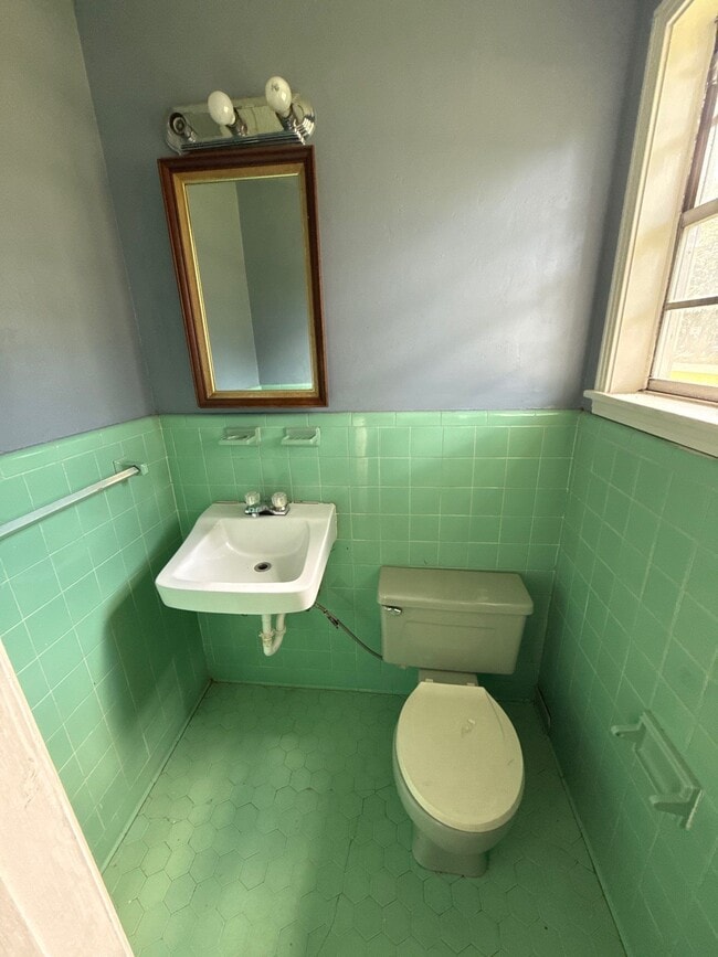 Photo - 1054 Deryll St House