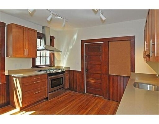 Foto principal - 303 Hyde Park Ave