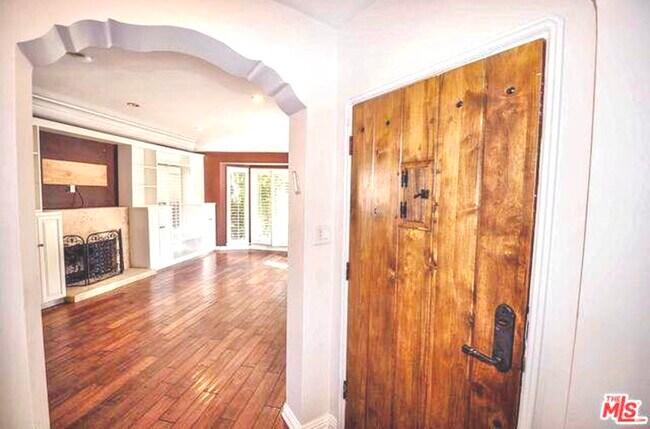 Foto del edificio - 8922 Sawyer St