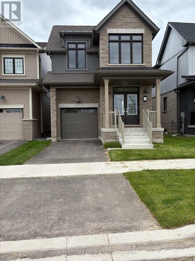Primary Photo - 215 Aviron Cres