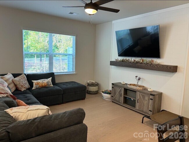 Foto del edificio - 6021 Caprera Wy