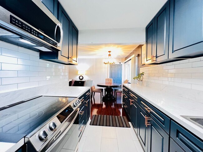 Foto del edificio - Catch this Property before it goes - Light...