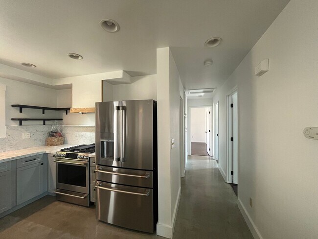 Building Photo - Desirable Home in an Established community...