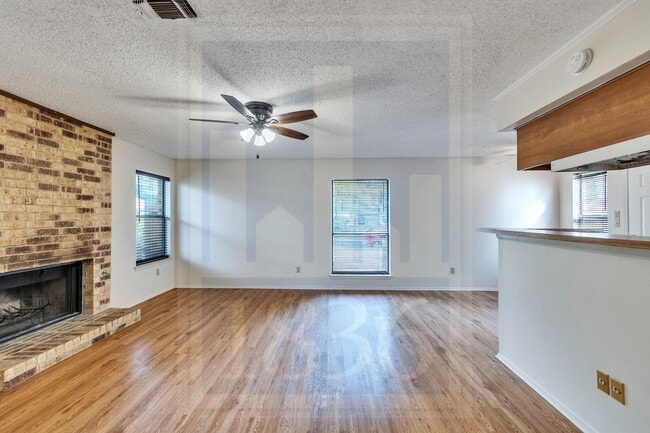 Foto del edificio - 3002 Breeze Terrace