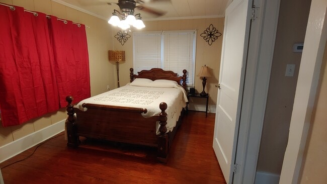 bedroom rear of house - 708 Vincent St