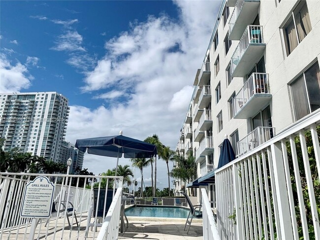 Foto del edificio - 1720 NW N River Dr