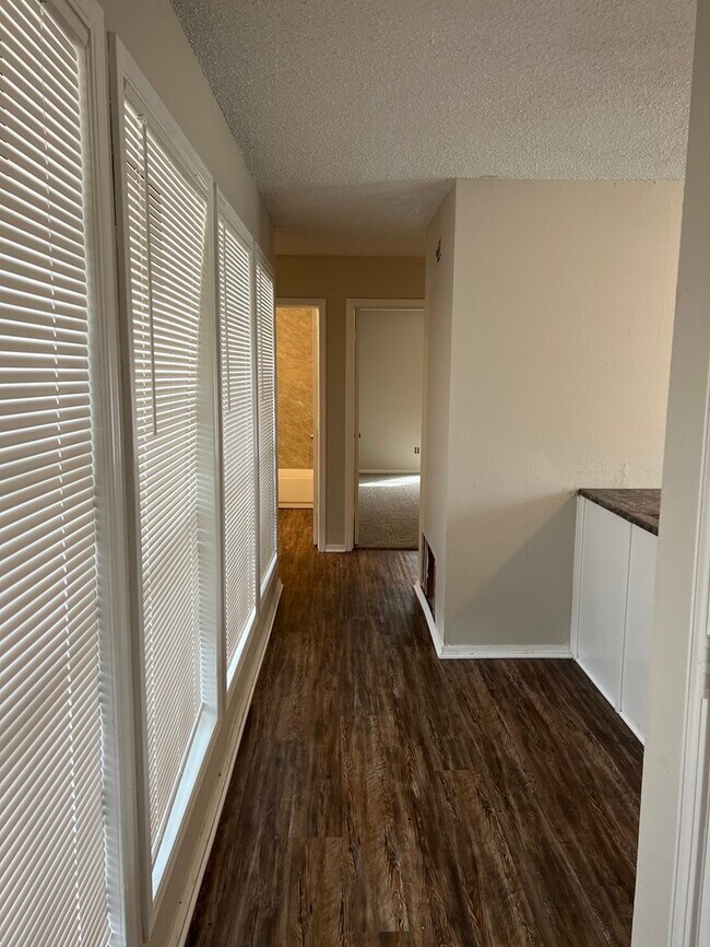 Building Photo - 2300 Brandies Ct. Norman, OK 73071