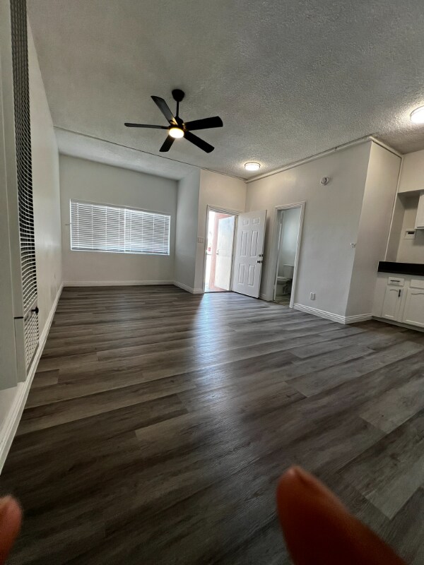Foto principal - 15901 S Vermont Ave