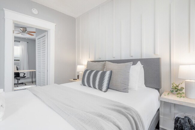 Building Photo - 517 W Idlewild Ave