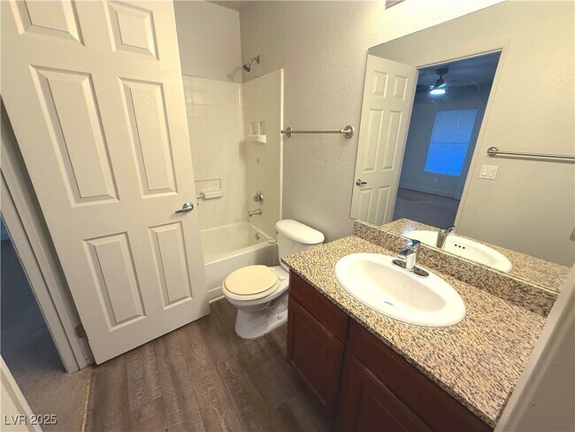 Foto del edificio - 6800 E Lake Mead Blvd