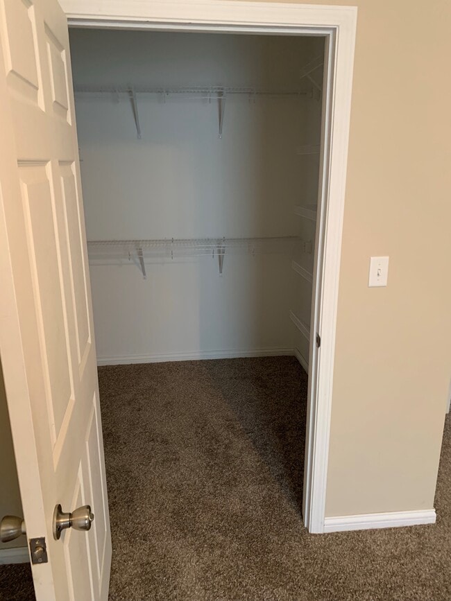 Building Photo - 575 N Cartwright St