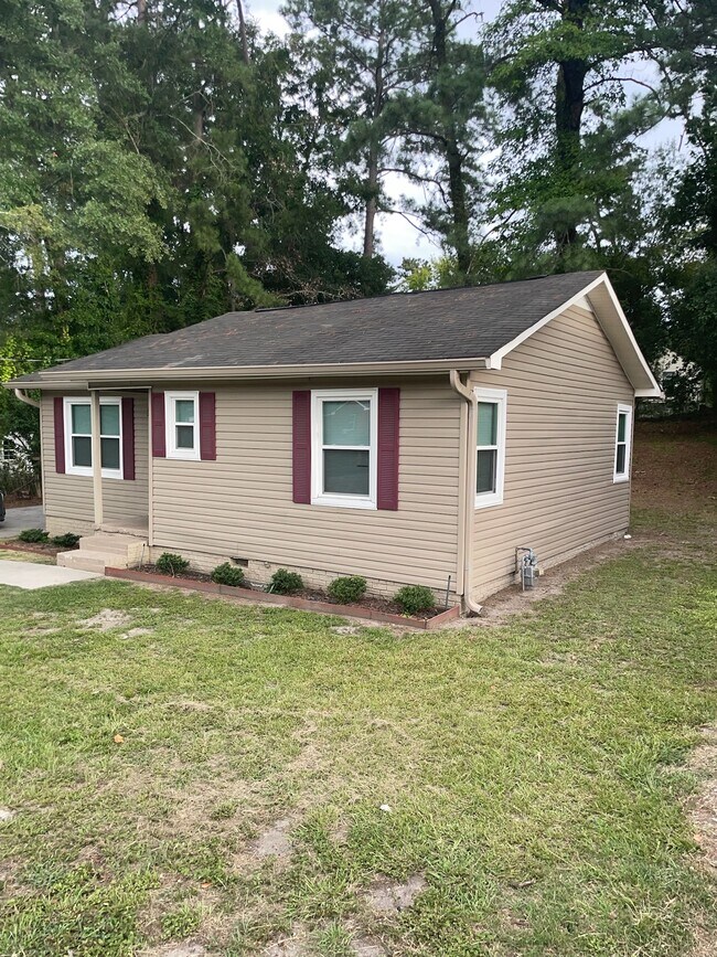 Foto del edificio - 2432 Lumpkin Rd