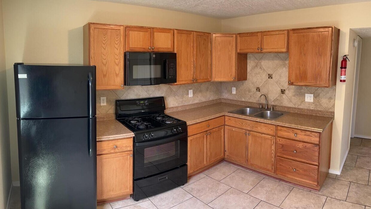Primary Photo - 1816 Buena Vista Dr SE