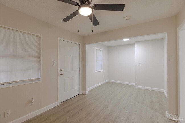 Foto del edificio - 825 Booker Ave