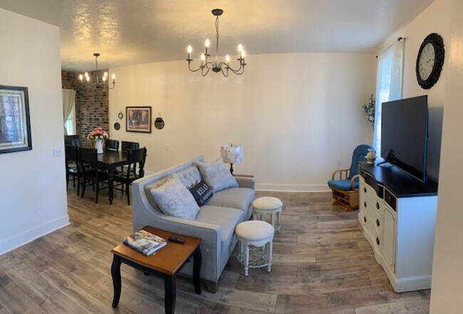 Foto del edificio - $2,750 Furnished or $2,550 Unfurnished, Th...