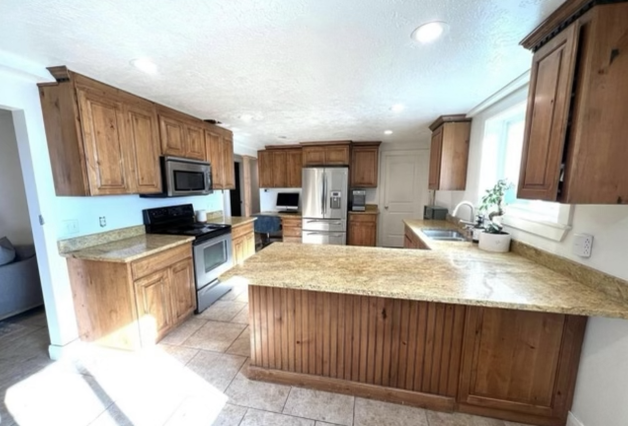 Kitchen and dining - 2686 W 1800 S