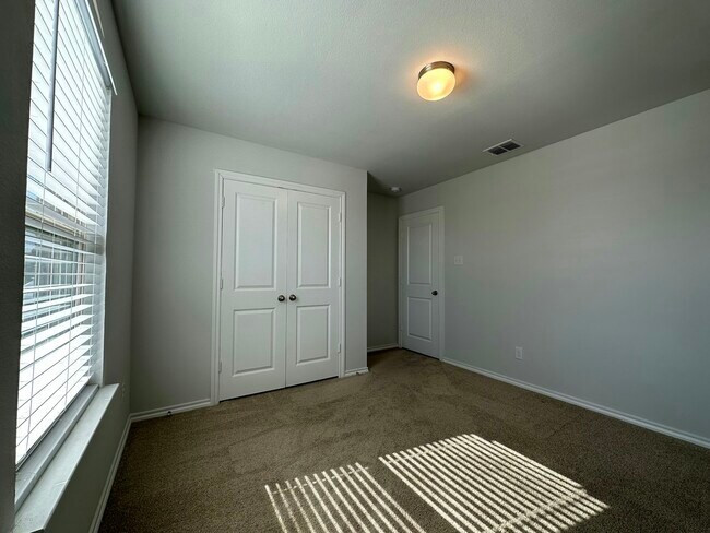 Building Photo - 3404 Tahiti