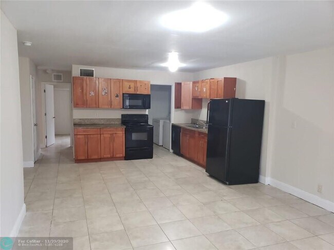 Foto del edificio - 5604 NW 28th St