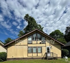 Building Photo - 40 Cedarvilla Dr