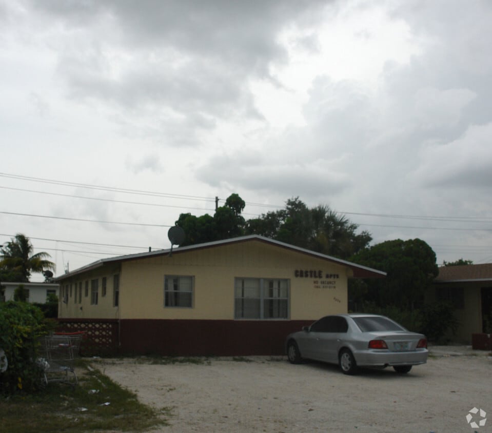 Building Photo - 6204 Dewey St
