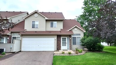 Building Photo - 2340 Oakridge Cir