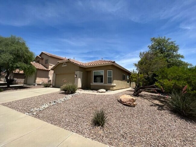 Foto del edificio - Bright 3BR NW Tucson Basecamp | Private Yard + 2-Car Garage