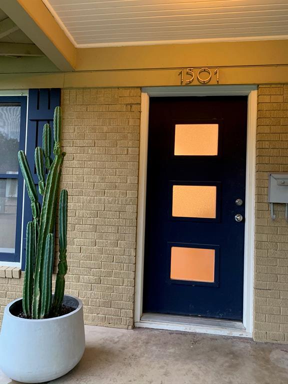 Building Photo - 2211 1/2 Pasadena Dr