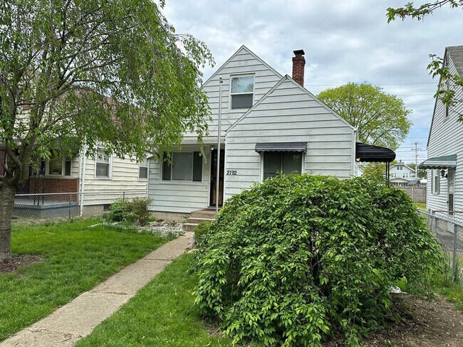 Building Photo - Spacious 3-Bed/1.5-Bath Home in Columbus: ...