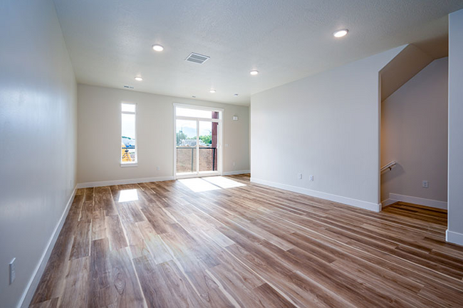 Building Photo - 647 S 450 E
