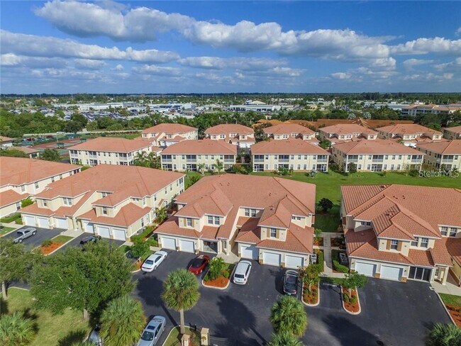 Foto del edificio - 240 West End Dr