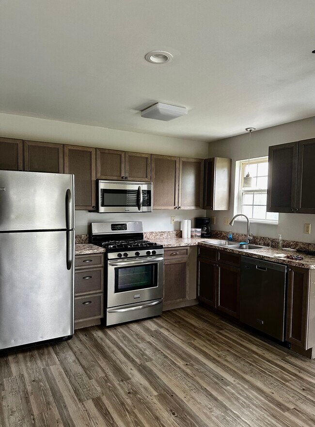 Kitchen - 955 Misty Glen Dr