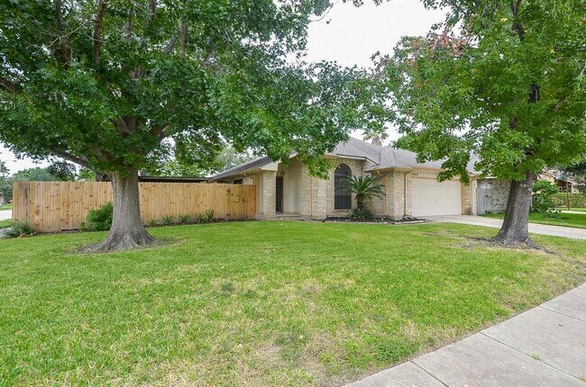 Building Photo - 12418 Meadow Ridge Dr