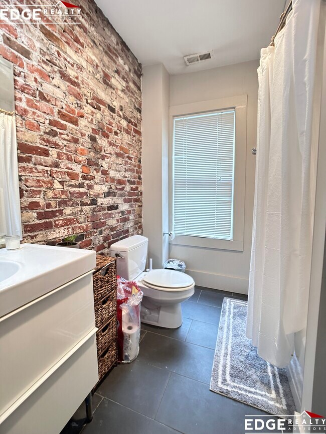 Building Photo - 11 Greylock Rd