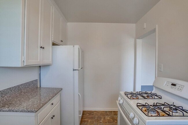 Building Photo - 4084 S Muirfield Rd