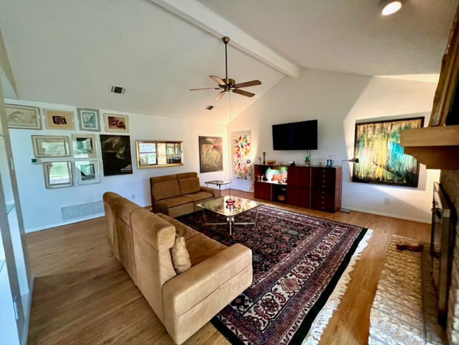 Building Photo - 9402 Granada Hills Dr