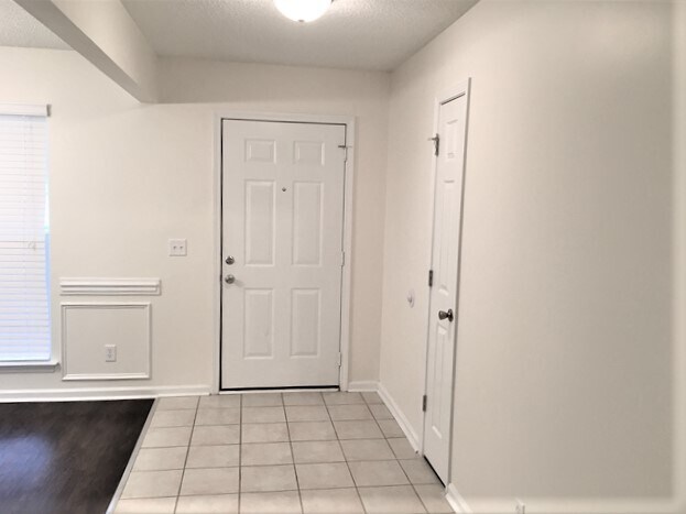 Building Photo - 315 Pebble Dr
