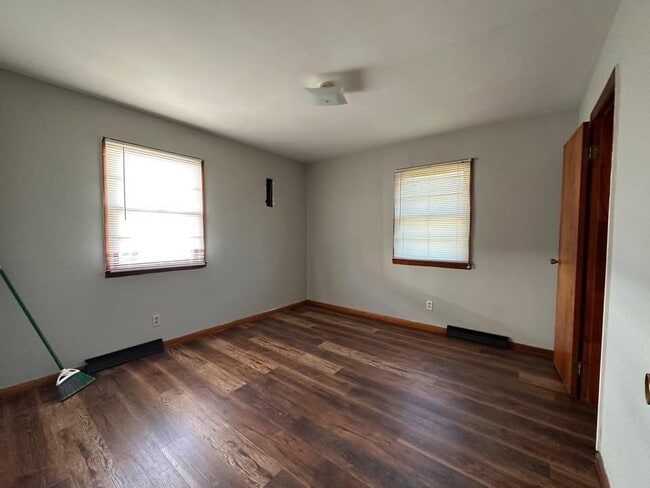 Building Photo - 405 Bond St