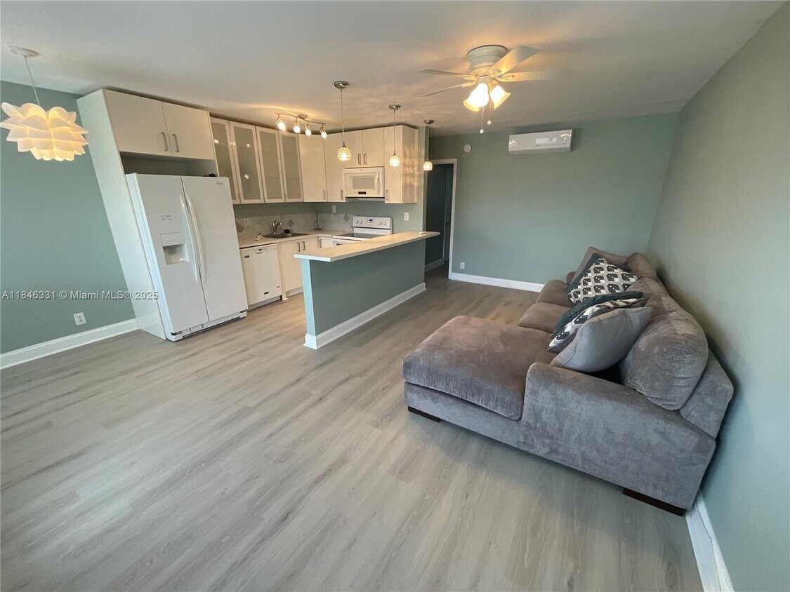 Foto principal - 2716 NE 30th Pl