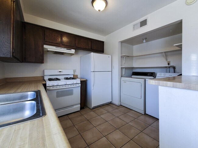 Foto del edificio - 6168 Meadow View Ln