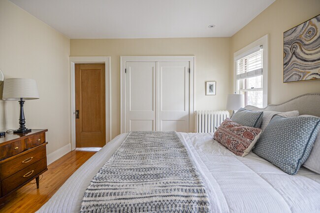 Foto del edificio - 4449 Zenith Ave S