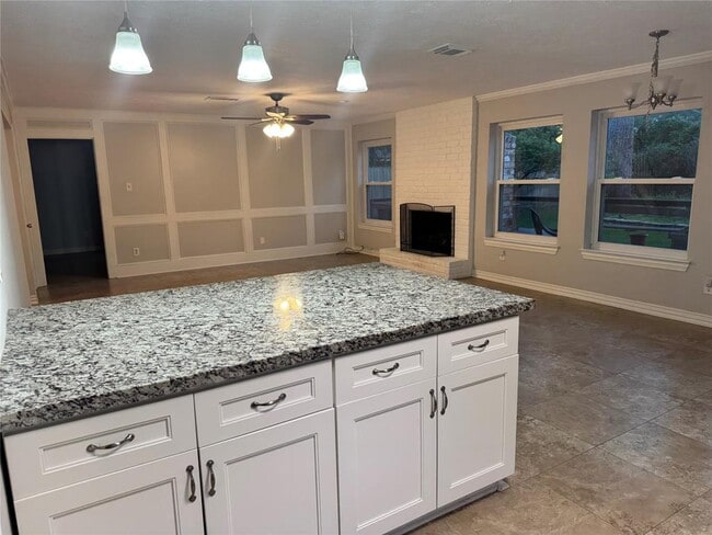 Building Photo - 2162 Little Cedar Dr