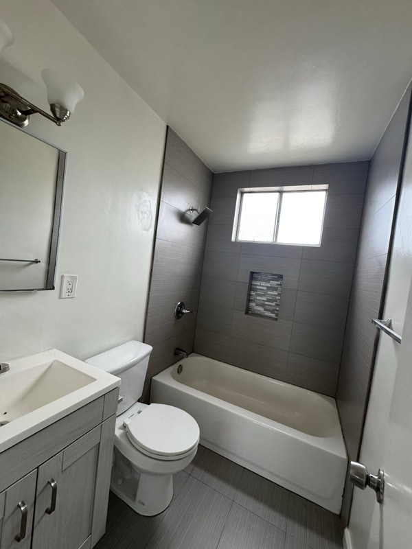 Building Photo - 14423 Berendo Ave