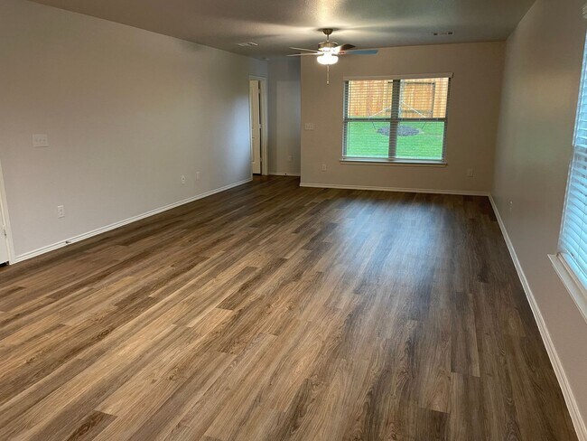 Building Photo - Three Bedroom | Two Bathroom Home in Montg...