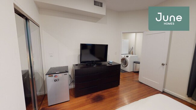 Foto del edificio - ROOM ONLY in 10-bed/9.0-bath Home