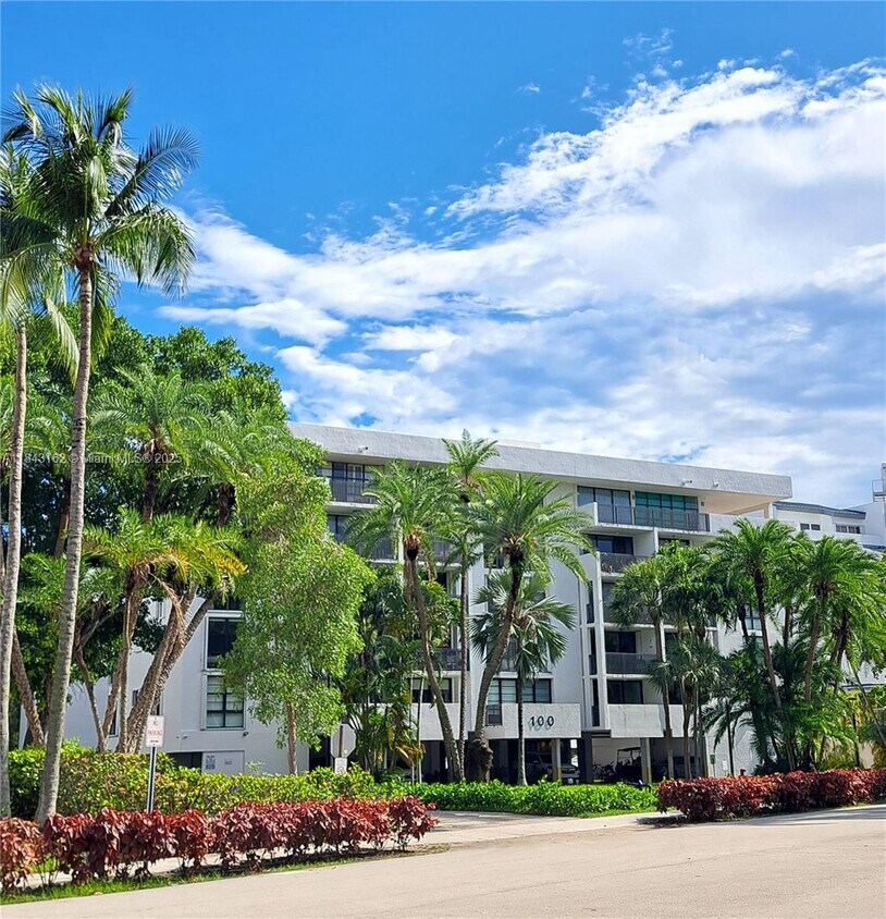 Foto principal - 100 Ocean Ln Dr