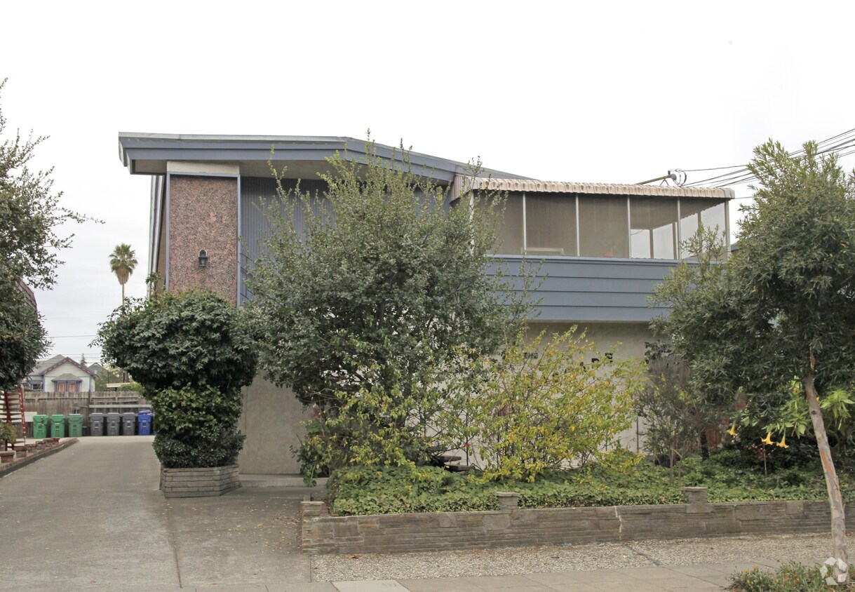 Foto del edificio - 2048 Buena Vista Ave