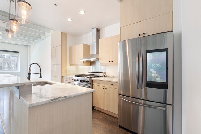 Foto del edificio - Gorgeous 2/2 Condo in the Heart of Midtown...